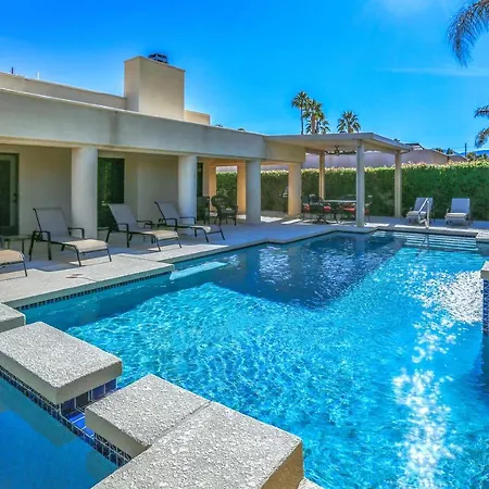 Alluring Palm Desert Retreat